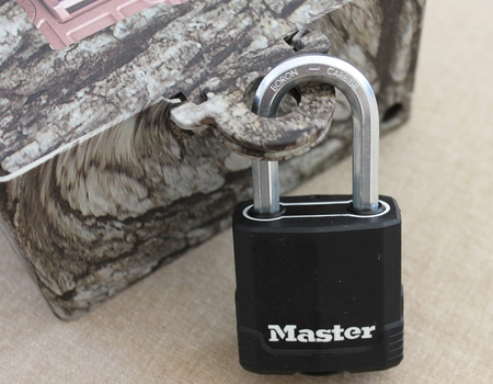 Lakat: Lamellás biztonsági lakat, gumis bevonattal